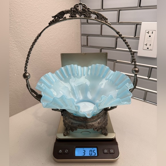 Vintage Bride's Basket Blue Fenton Ruffled Edges Bowl with Metal Holder - Picture 17 of 17